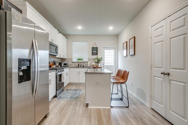Building Photo - Beautiful Home in Highly Desired Sunset Pointe- 3 Bed, 2 Bath in SW Fort Worth- Crowley ISD- 76123