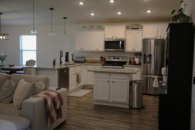 Building Photo - 6342 Red Pepper Dr