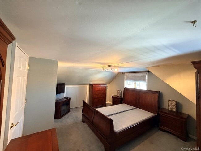 Building Photo - 140 10th Ave