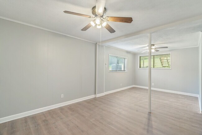 Building Photo - 5201 Aubrey Ln