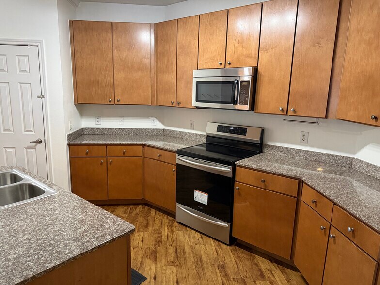 Building Photo - 2502 Leon St