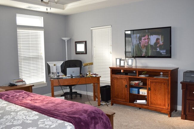 Building Photo - 2500 Eastbourne Dr