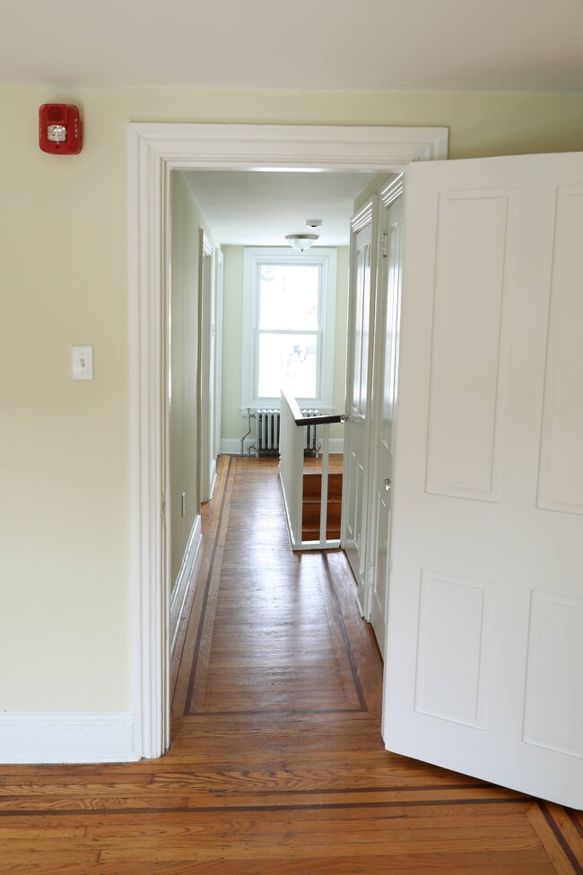 Building Photo - 53 W Maplewood Mall