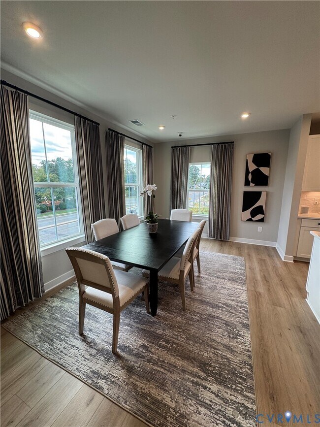 Building Photo - 8029 Lake Laurel Ln