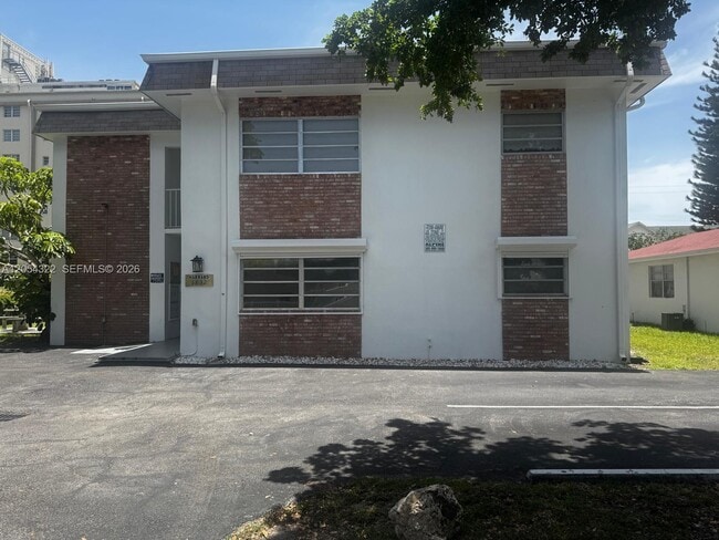 Building Photo - 1832 Madison St