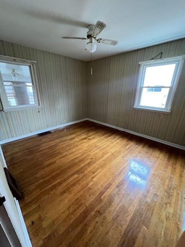 Building Photo - 908 Kennebec Ave