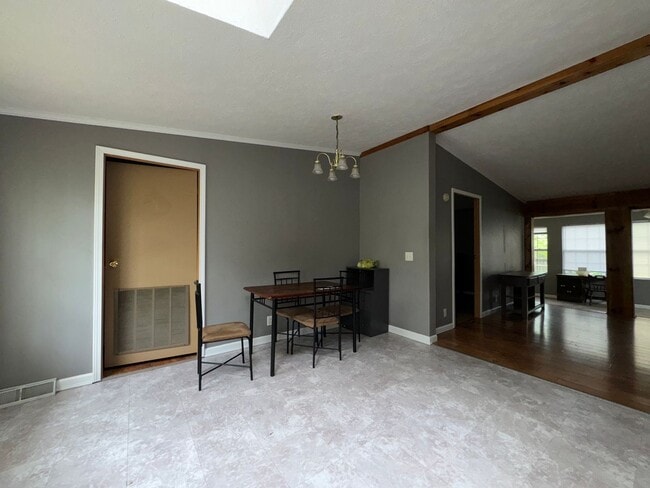 Building Photo - 3 Bedroom Home located near Ruby's Landing...
