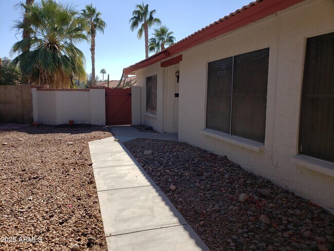Building Photo - 2708 W Gila Ln
