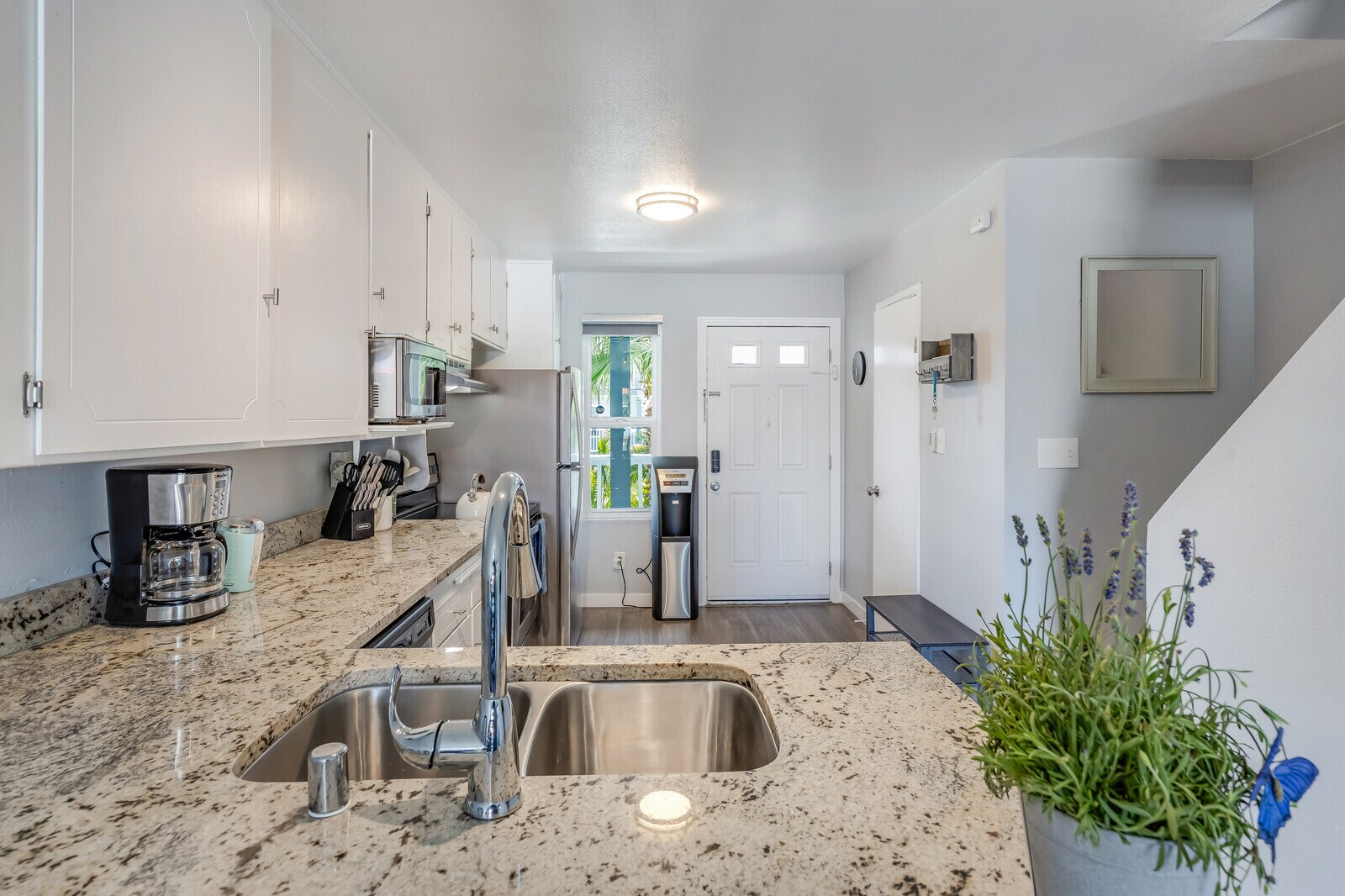 Building Photo - 1111 Seacoast Dr