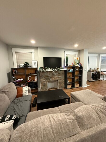 Building Photo - 2242 Buxton Ave