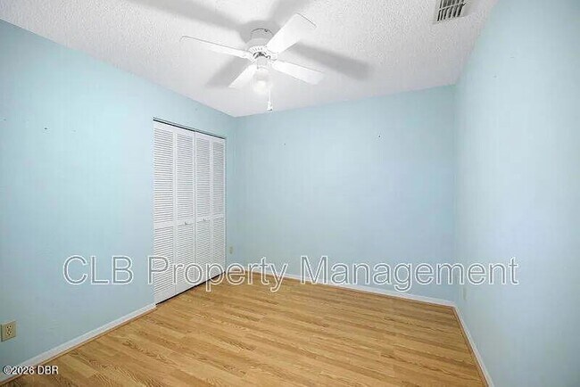 Building Photo - 6177 Sequoia Dr