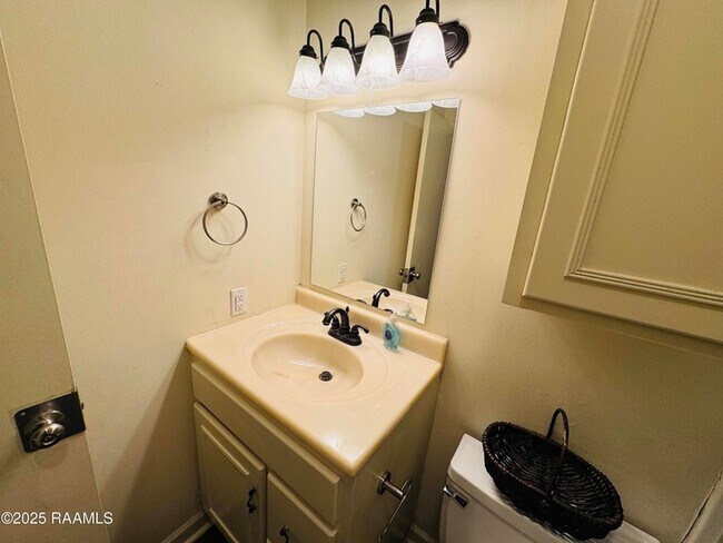 Building Photo - 2419 Robley Dr