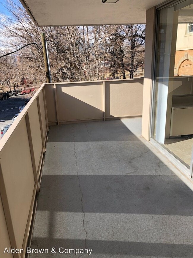 Building Photo - 727 Pearl St