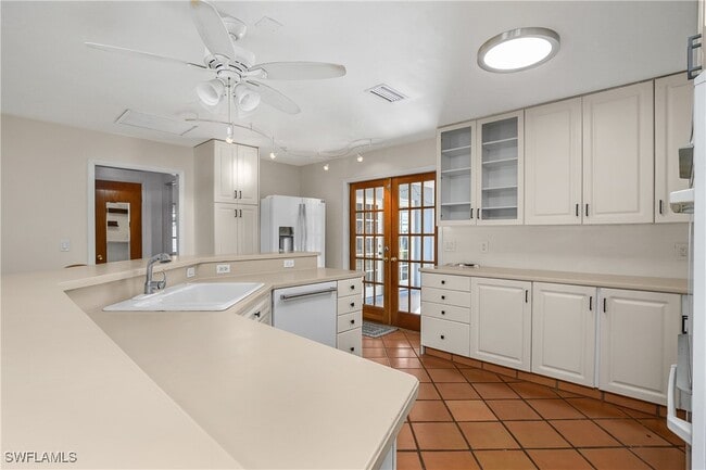 Building Photo - 48 Republic Dr