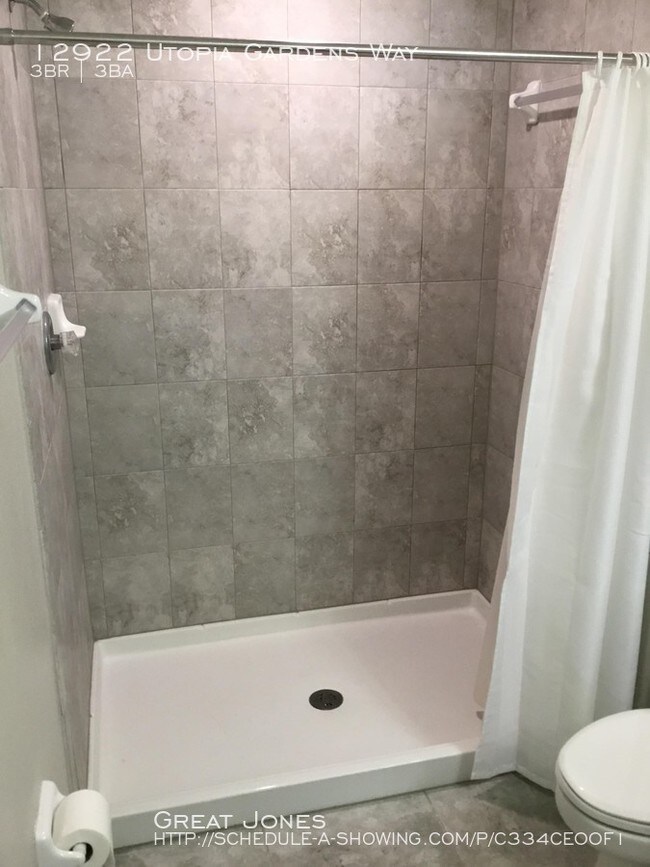 Building Photo - 12922 Utopia Gardens Way