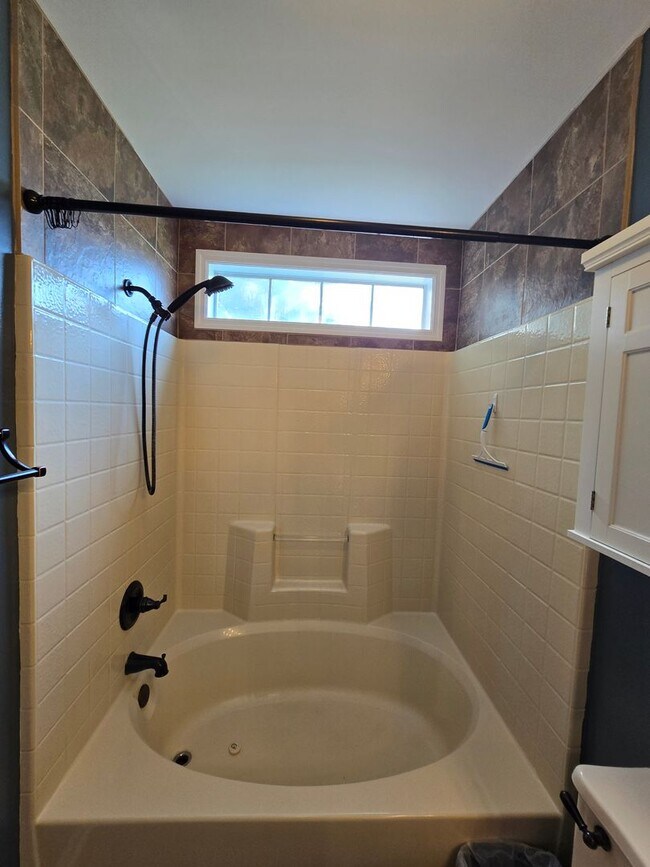 Building Photo - $2595 - 3 Bedrooms 2.5 Bath Country Home