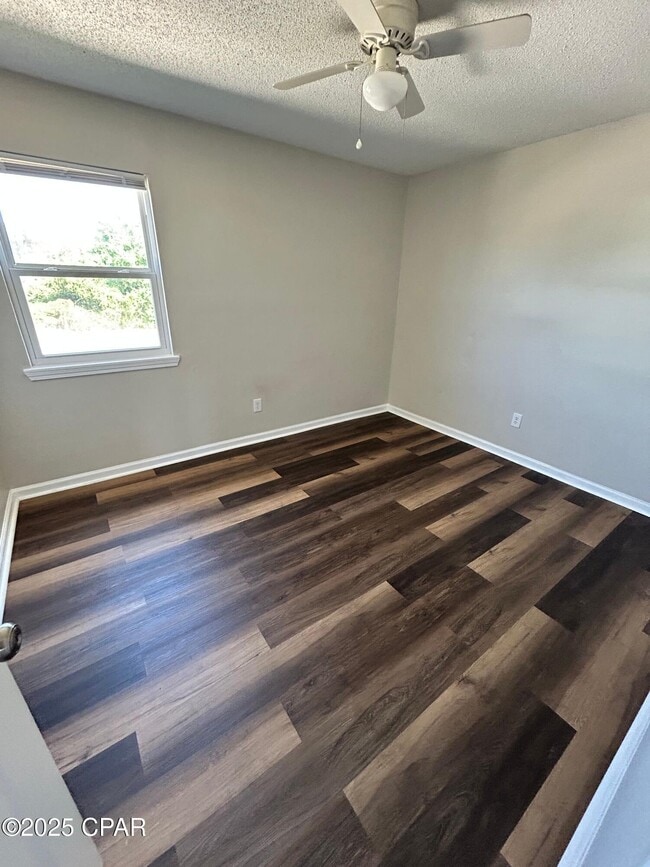 Building Photo - 3914 E 11th St