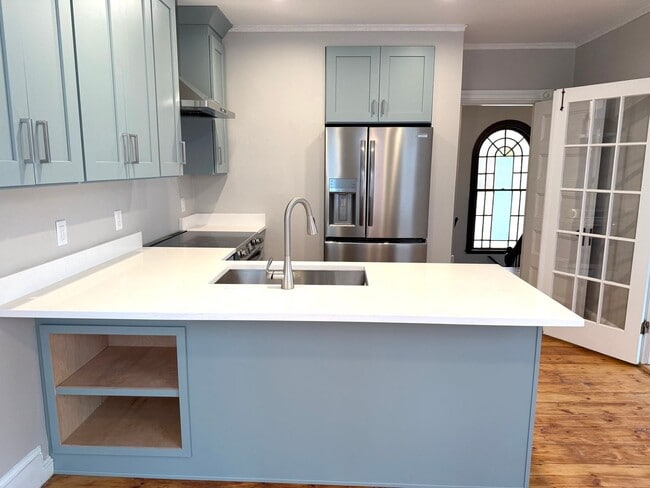 Building Photo - 130 Neal St