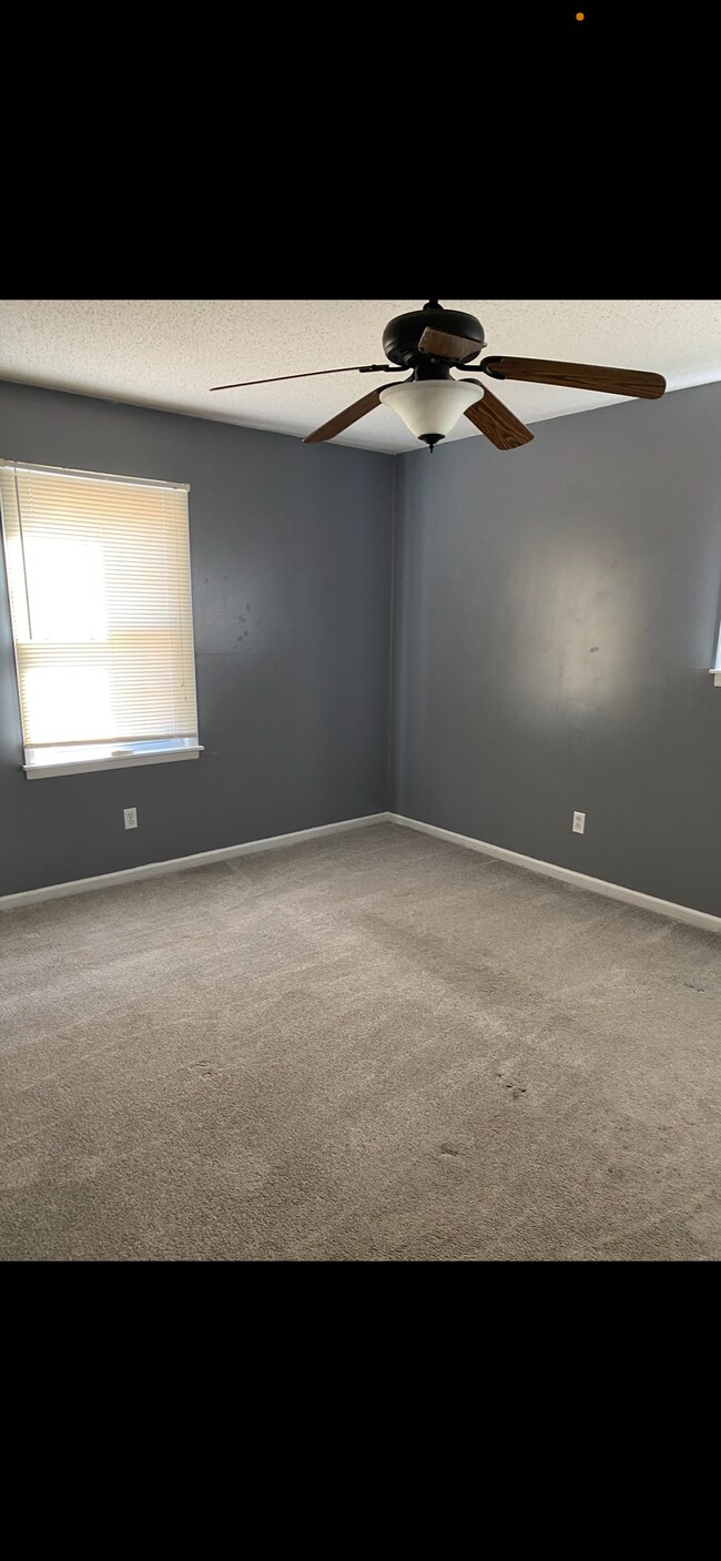 Building Photo - 8002 Greenwillow Ct SE