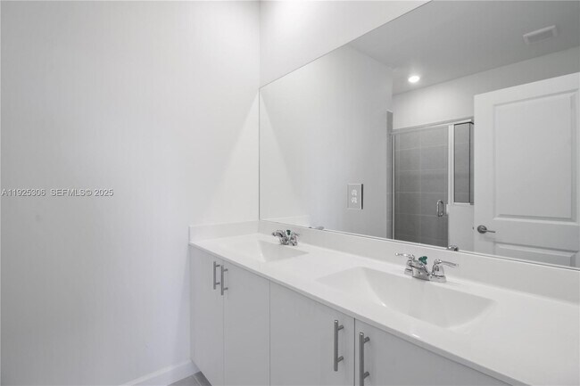 Building Photo - 2729 SE 25th Ave