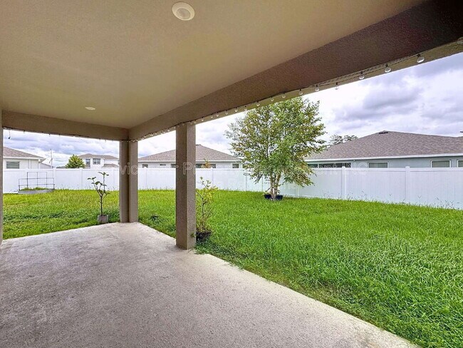Building Photo - 13542 Golden Lime Ave