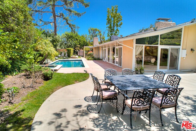Building Photo - 3835 Sapphire Dr