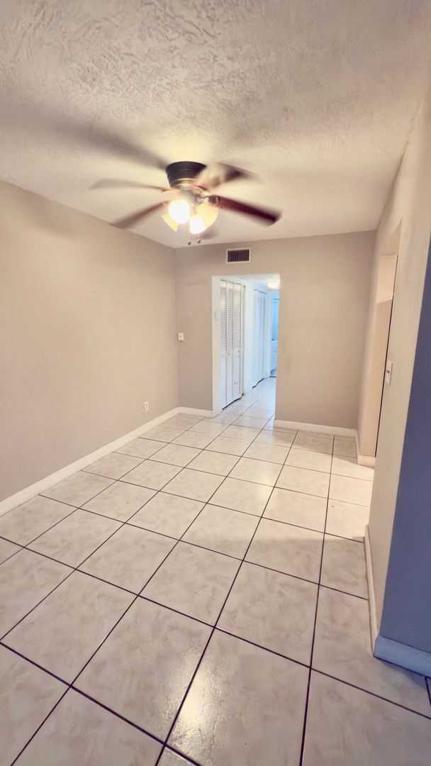 Building Photo - Spacious 1-Bed Condo in Sutton House – 974...