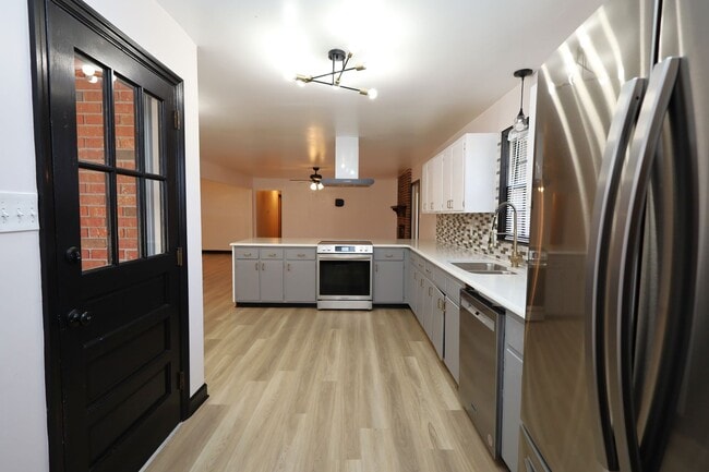 Building Photo - 4018 N Oak Street Extension