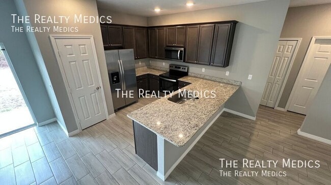 Building Photo - 1682 Waneta St SE