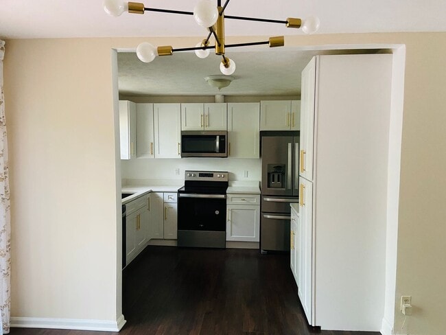 Building Photo - 3 bedrooms /2 bath Condo Available Now