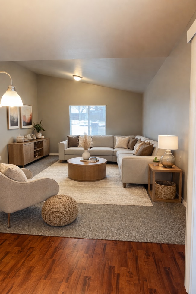 Building Photo - Moul309 (CWP)