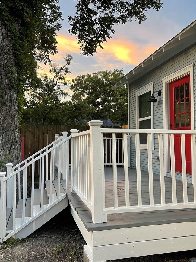 Building Photo - 2715 Cochran St