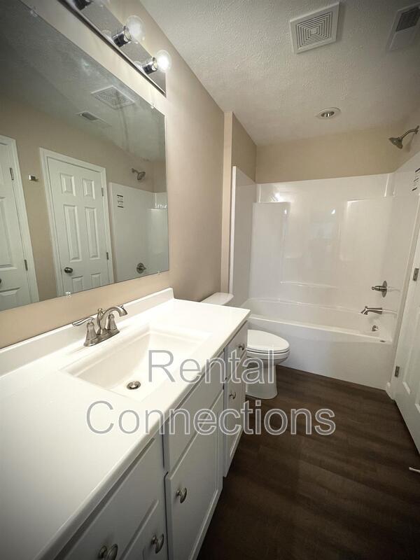 Building Photo - 810 S Bentley St