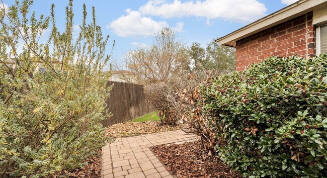 Building Photo - "Charming 3-Bedroom Oasis on Cherokee Blvd with 2 Full Baths – 1425 Sq Ft of Cozy Living in New B...