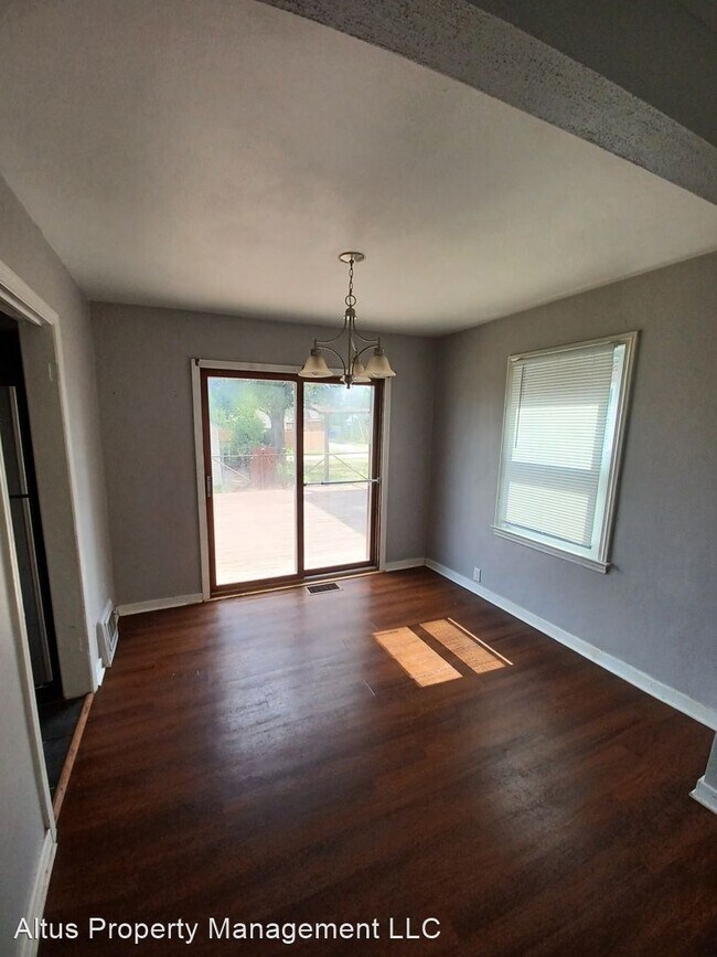 Building Photo - 3 br, 1 bath House - 1011 Wentworth Ave