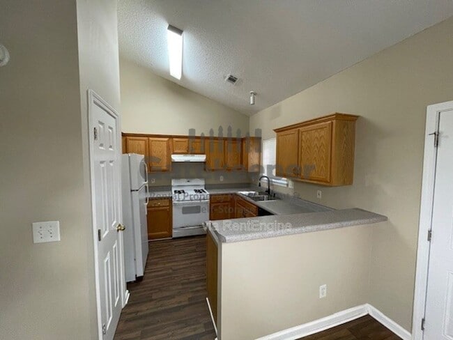 Building Photo - 10564 Village Landing