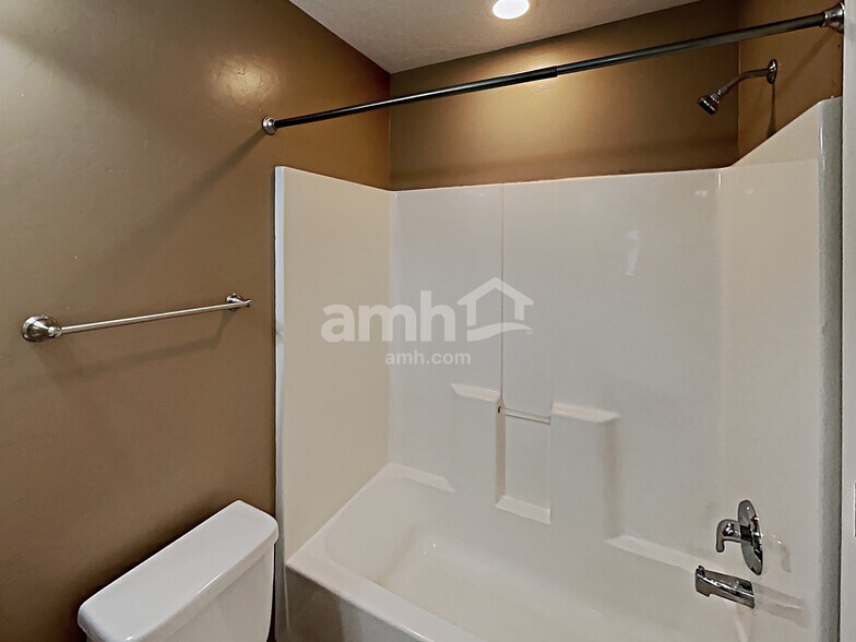 Building Photo - 1438 W 250 N