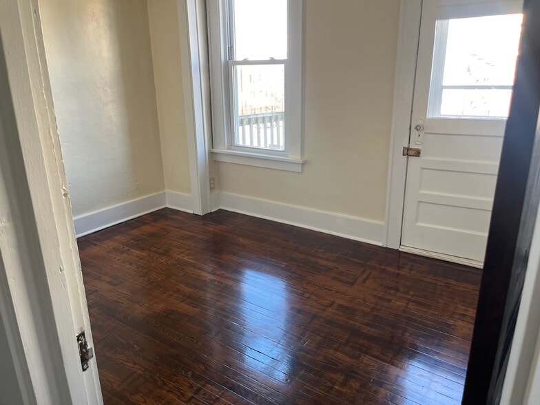 office - 1959 Jones St