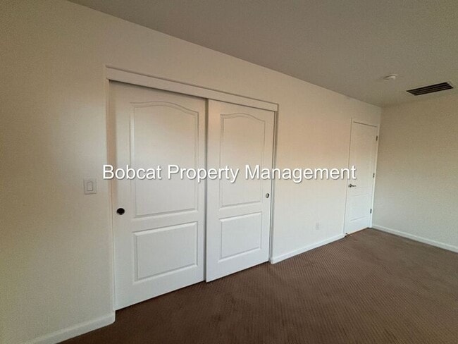 Building Photo - 100 Deschutes Dr