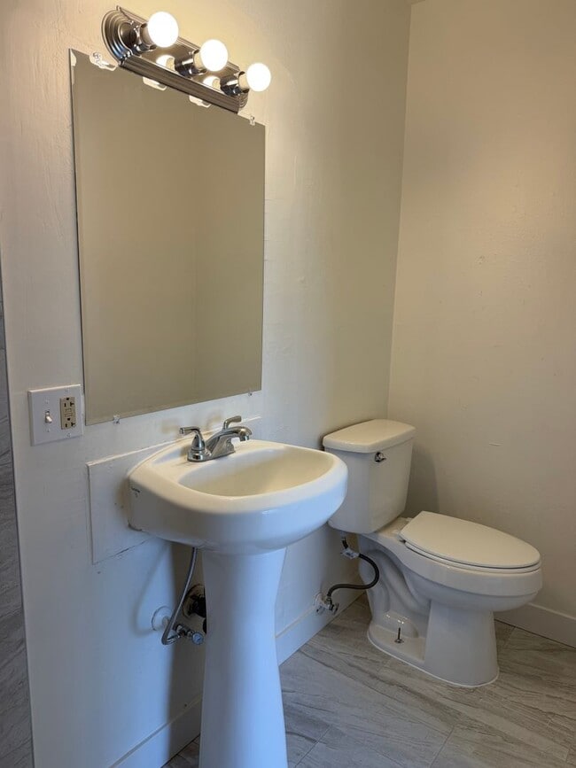 Building Photo - 2635 Moderna Ct
