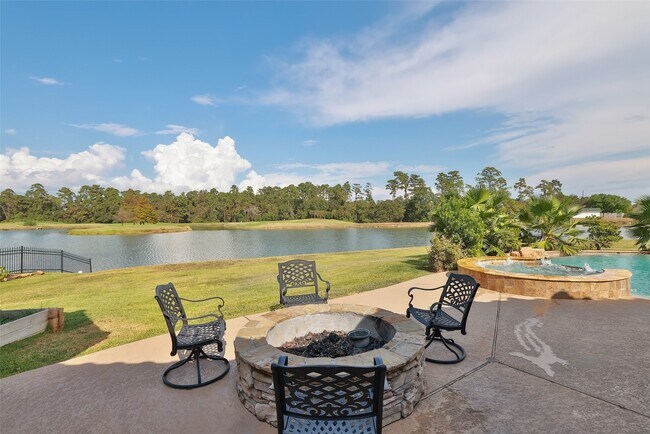 Building Photo - 22 Post Shadow Estate Dr