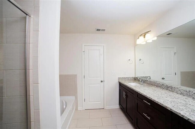 Building Photo - 5570 Lightheart Ct