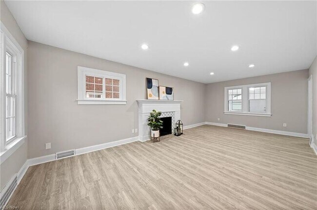 Building Photo - 3613 Cummings Rd