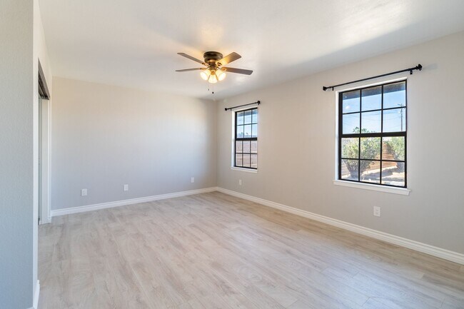 Building Photo - Beautiful 3/2 Apple Valley Home