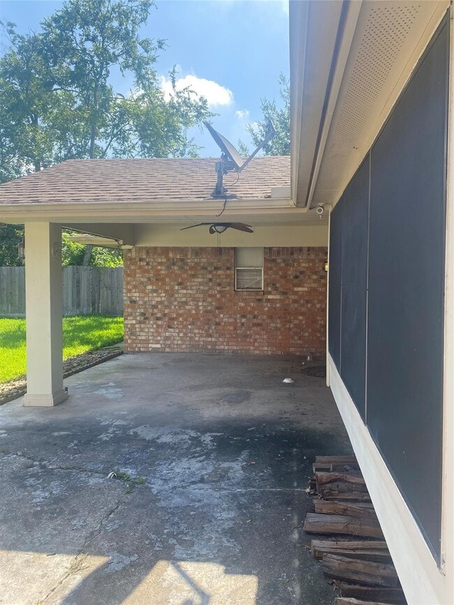 Building Photo - 3206 Vandyke Dr