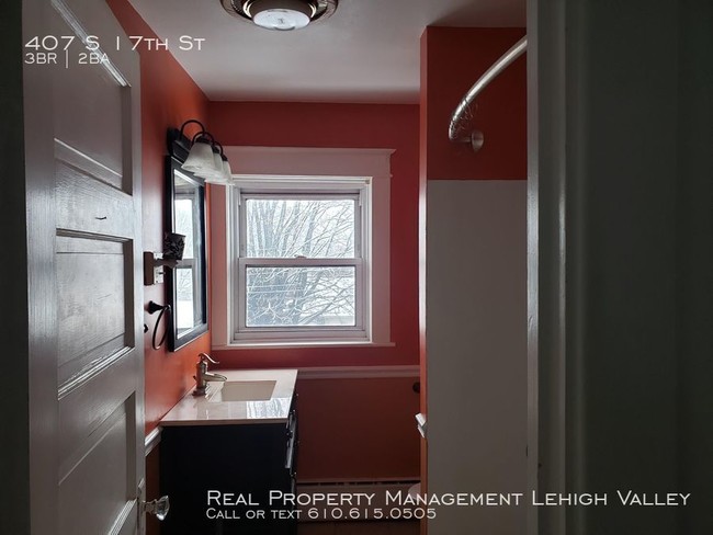 Building Photo - Charming West End house available now!