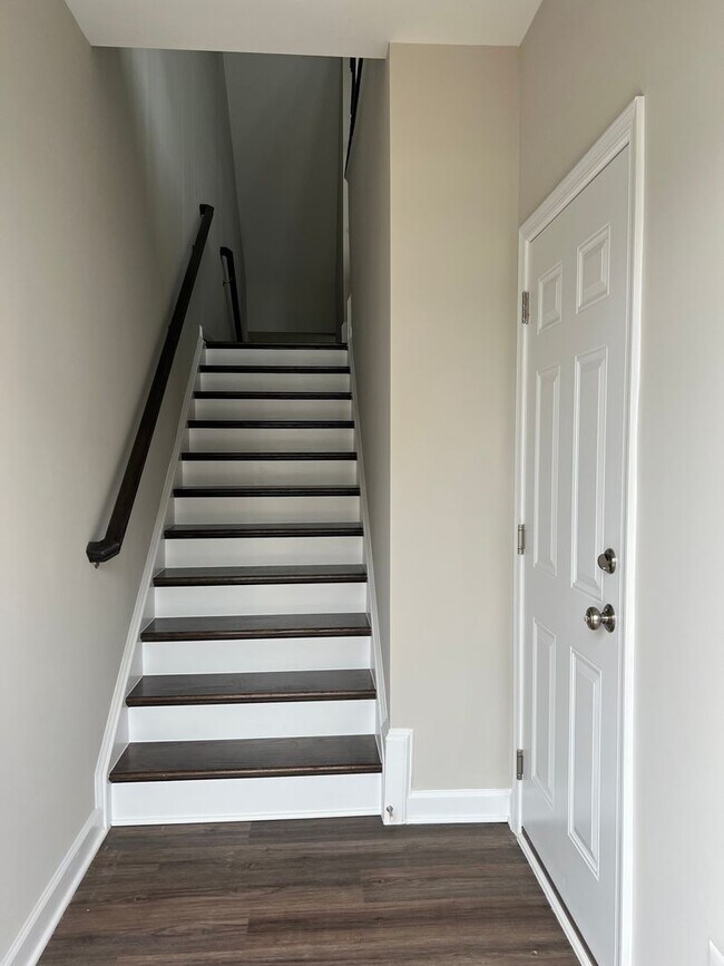 Building Photo - Townhouse for Rent in Preston Lake  *****F...