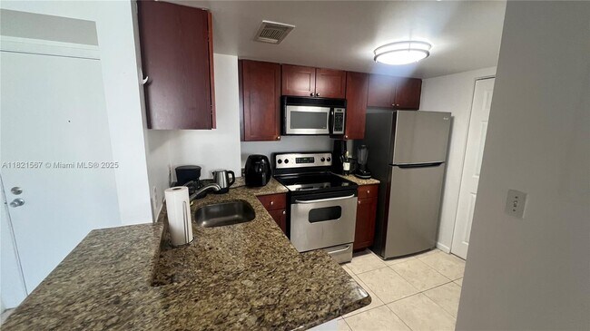 Building Photo - 770 Claughton Island Dr