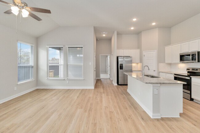 Building Photo - Brand New Luxury Duplex Available Today