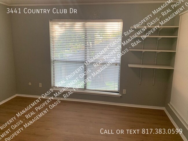 Building Photo - 3441 Country Club Dr